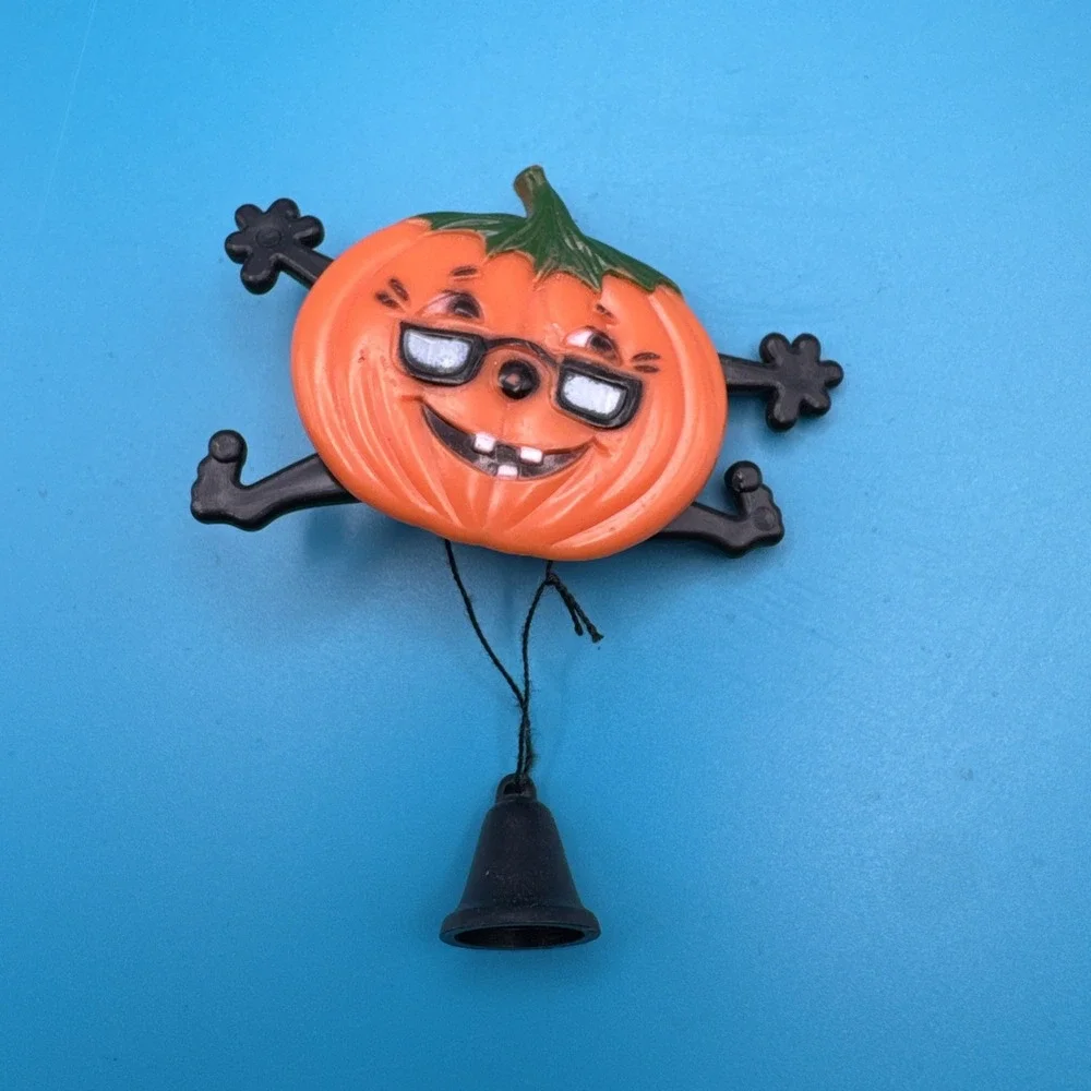 Vtg 80s‎ Halloween Pin Lapel Anthropomorphic Jackolantern Pull String Movement